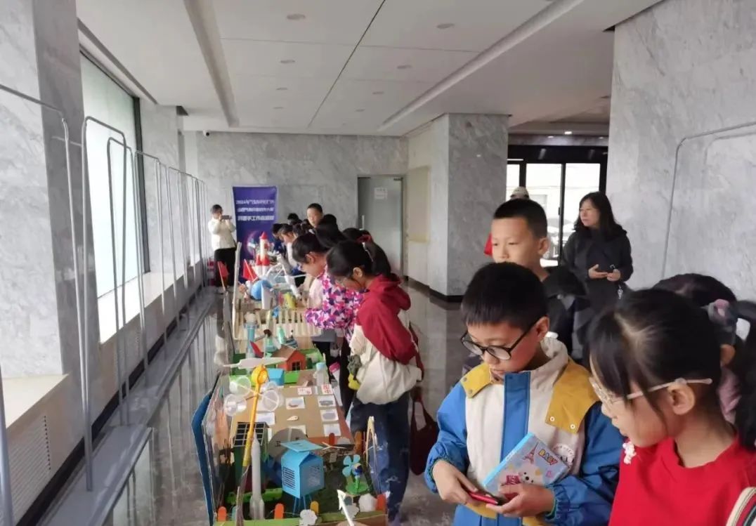 走进省气象局，感受气象魅力——阳光校园气象实践课程研学活动