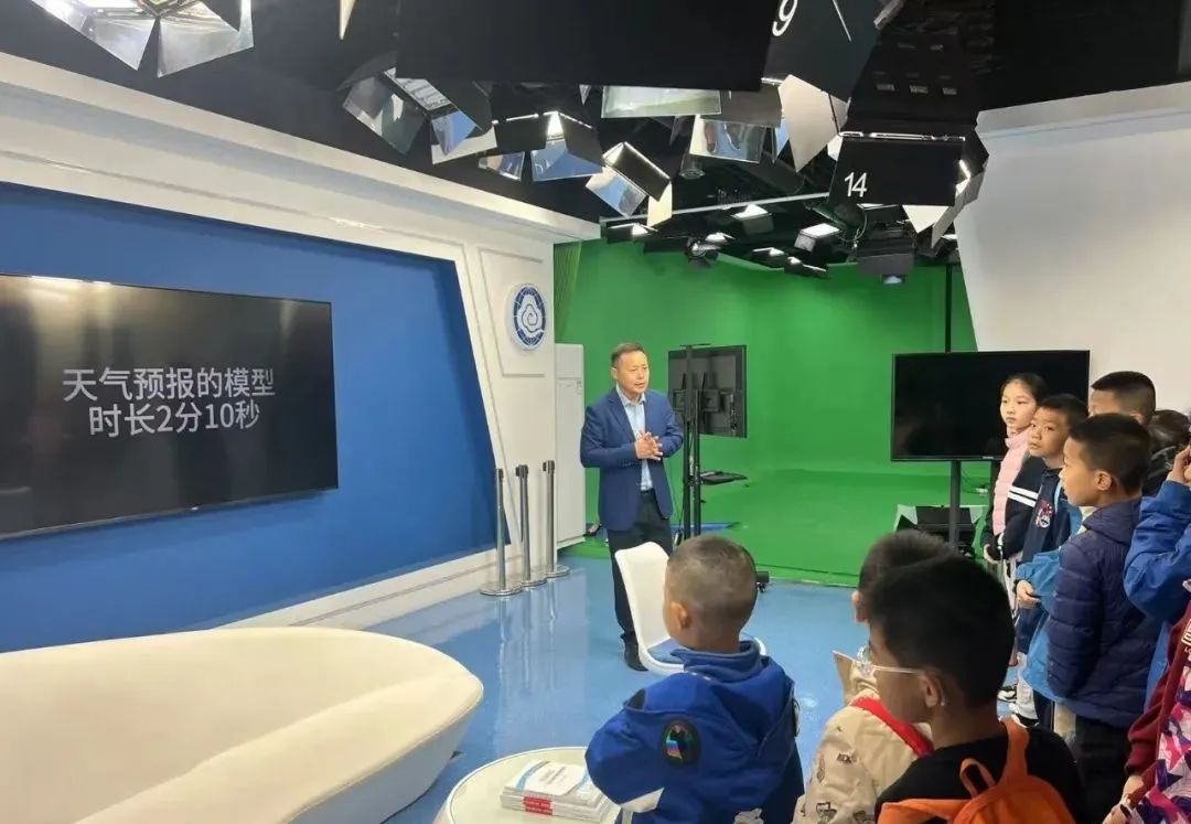 走进省气象局，感受气象魅力——阳光校园气象实践课程研学活动