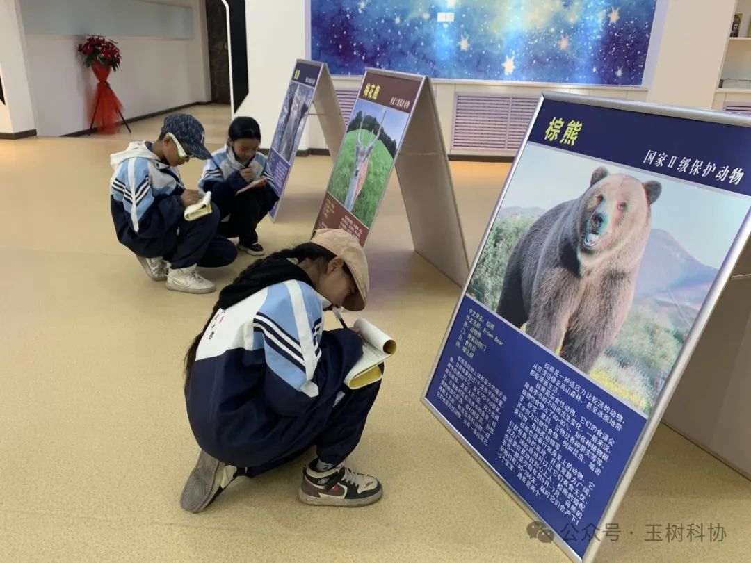 玉树州科协、玉树州科技馆联合州民族中学开展“全国宪法宣传日”暨科技馆实践科普研学活动