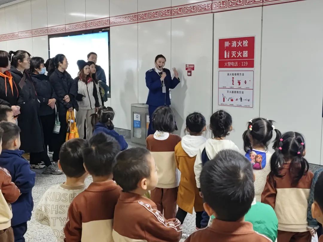 活动 | 萌娃地铁研学之旅 探索绿色出行奥秘