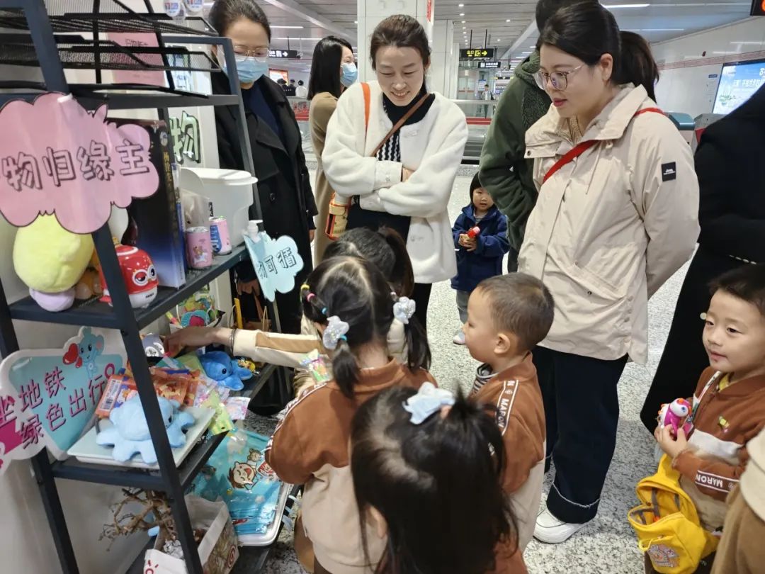活动 | 萌娃地铁研学之旅 探索绿色出行奥秘