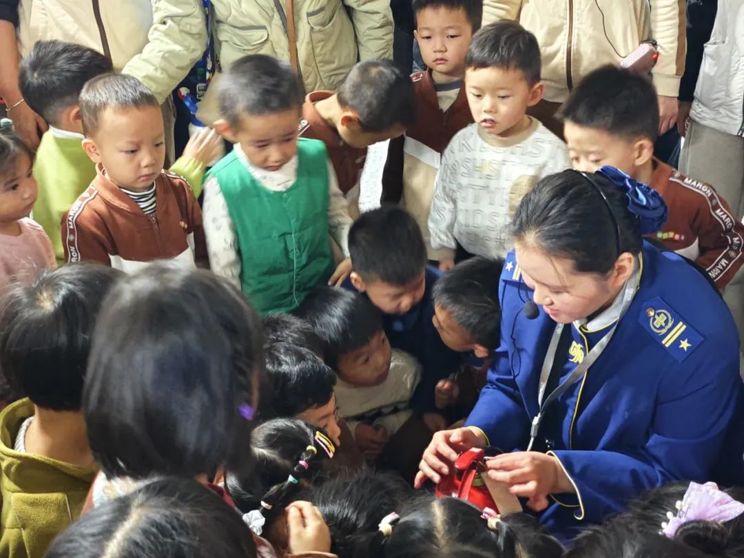 活动 | 萌娃地铁研学之旅 探索绿色出行奥秘