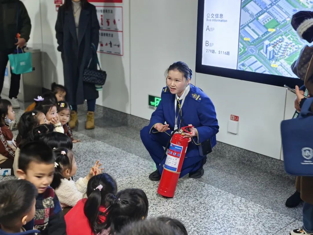 活动 | 萌娃地铁研学之旅 探索绿色出行奥秘