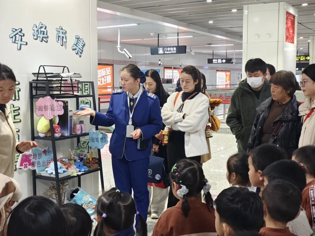 活动 | 萌娃地铁研学之旅 探索绿色出行奥秘