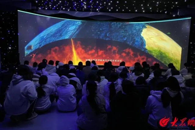 逐梦深蓝之路 研享劳动之乐——青岛外事学校研学活动走进国家深海基地与二月二生态农场
