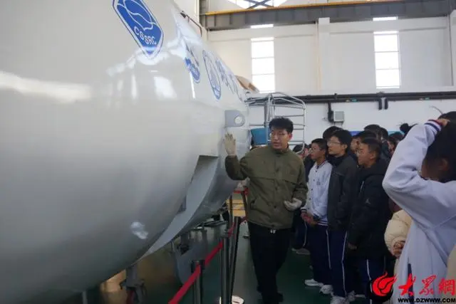 逐梦深蓝之路 研享劳动之乐——青岛外事学校研学活动走进国家深海基地与二月二生态农场
